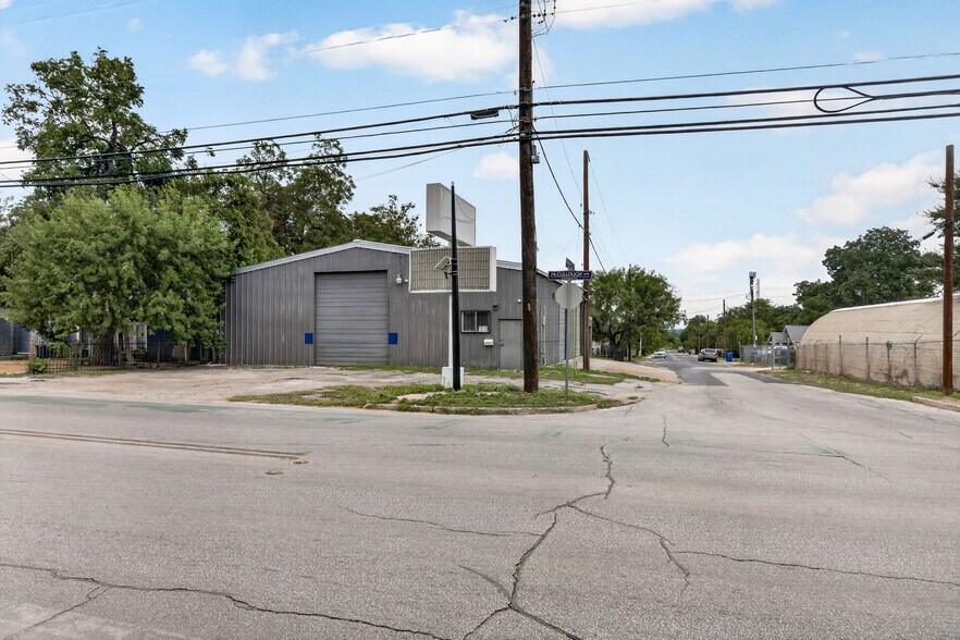 More Photos Of 4721 McCullough Ave, Olmos Park Warehouse For Lease