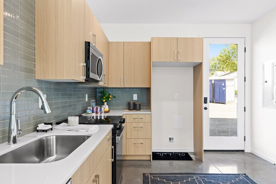 More Photos Of 1602 N Central St, Knoxville Apartments For Sale