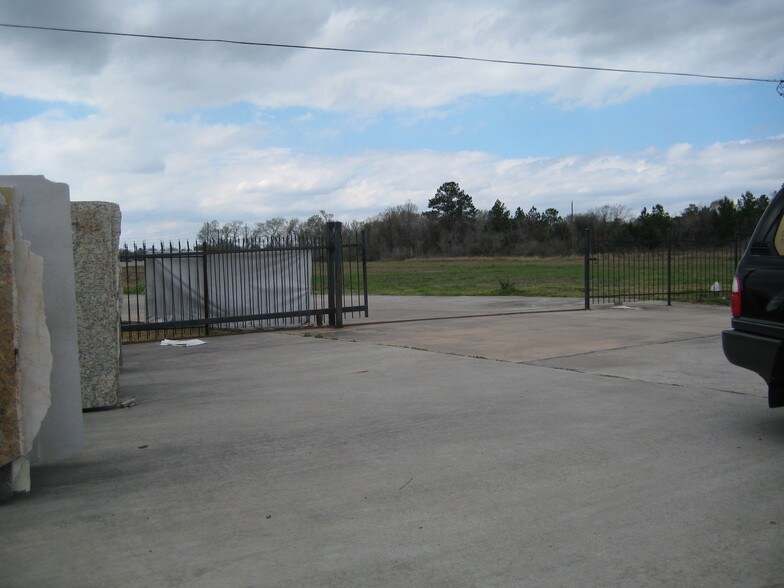 More Photos Of 15511 Highway 6, Rosharon Storefront Retail Office For Lease