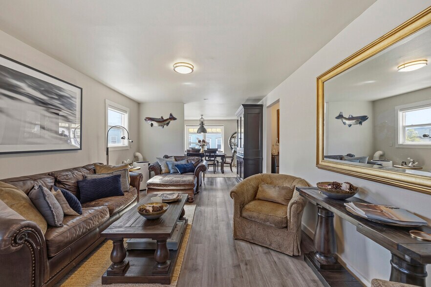 More Photos Of 101-107 S 1st St, La Conner Storefront For Sale