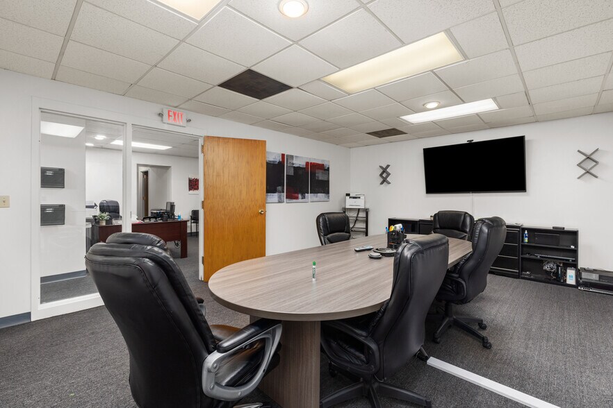 More Photos Of 11520 St. Charles Rock Rd, Bridgeton Medical For Lease