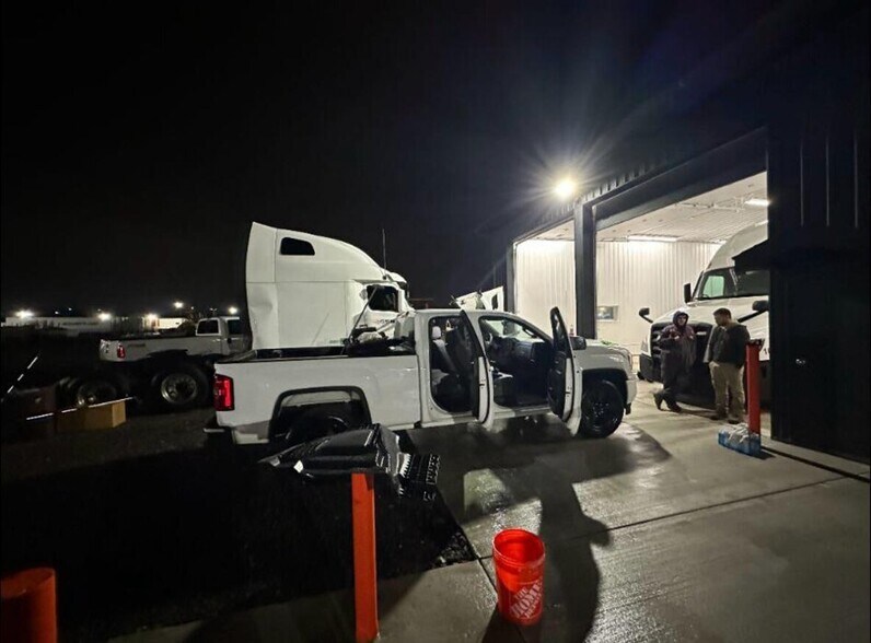 More Photos Of 19660 Stony Island Ave, Lynwood Truck Terminal For Lease