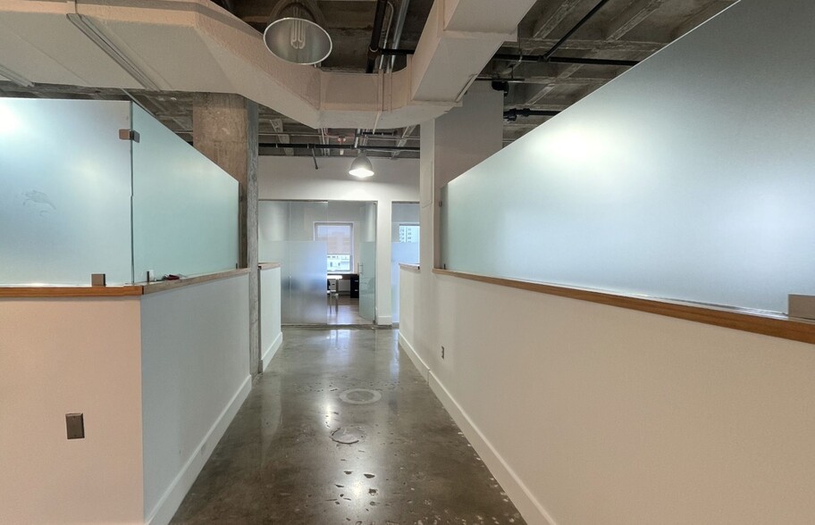 Primary Photo Of 401-407 Lincoln Rd, Miami Beach Office For Lease