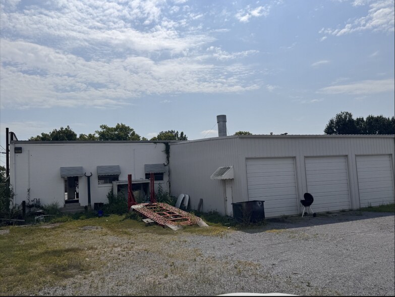 More Photos Of 102 Prince St, Shelbyville General Retail For Sale