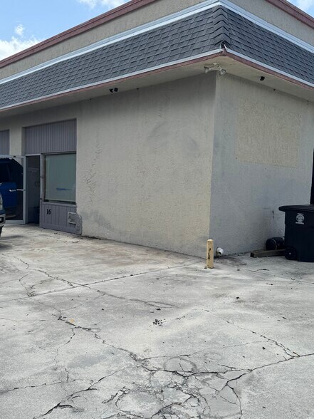 More Photos Of 1562 SE Village Green Dr, Port Saint Lucie Light Manufacturing For Lease