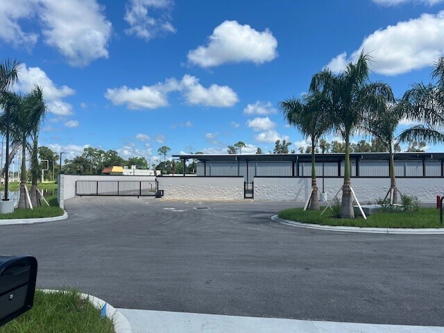 More Photos Of 2750 N Tamiami Trl, North Fort Myers Light Manufacturing For Lease