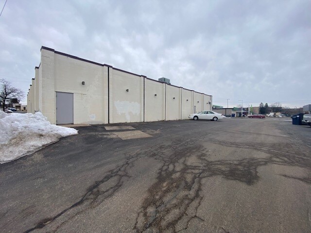 More Photos Of 1601 6th Ave, Stevens Point Freestanding For Sale