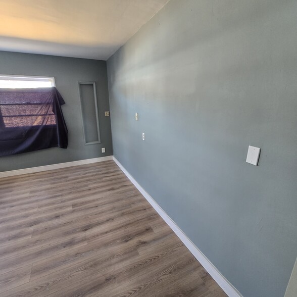 More Photos Of 15709 Bellflower Blvd, Bellflower General Retail For Sale