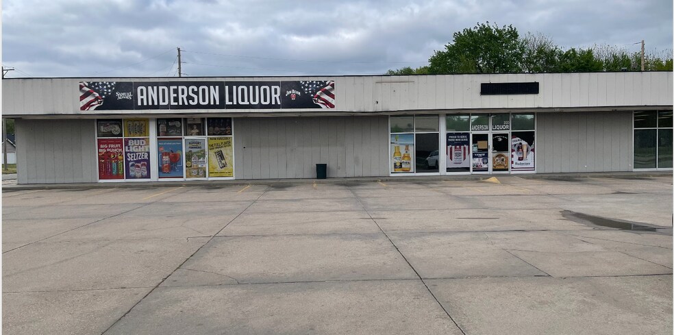 More Photos Of 200 E 12th St, Newton General Retail For Sale