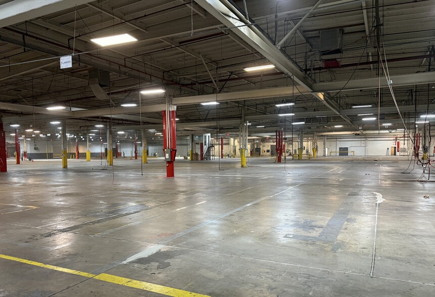 More Photos Of 4932 W Colter St, Glendale Warehouse For Sale