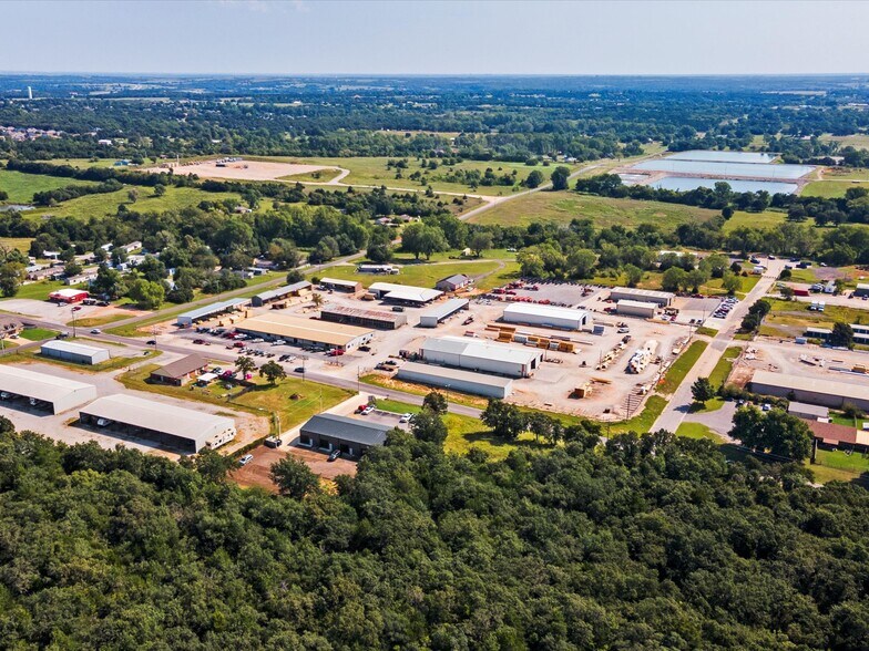 More Photos Of 801 S Tyler Ave, Blanchard Office For Sale