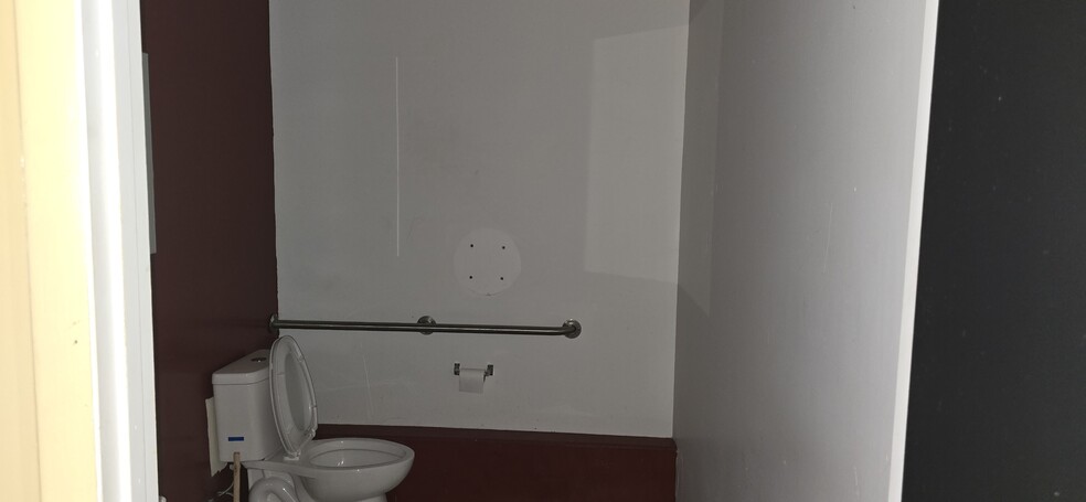 More Photos Of 6441-6451 Yadkin Rd, Fayetteville Unknown For Lease