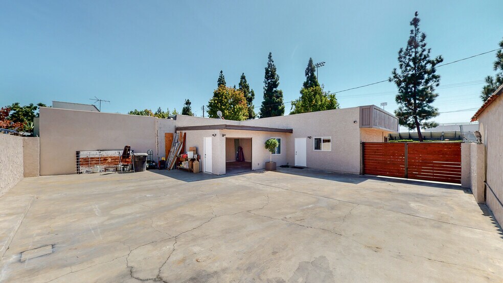 More Photos Of 8311 Rosecrans Ave, Paramount Light Manufacturing For Lease