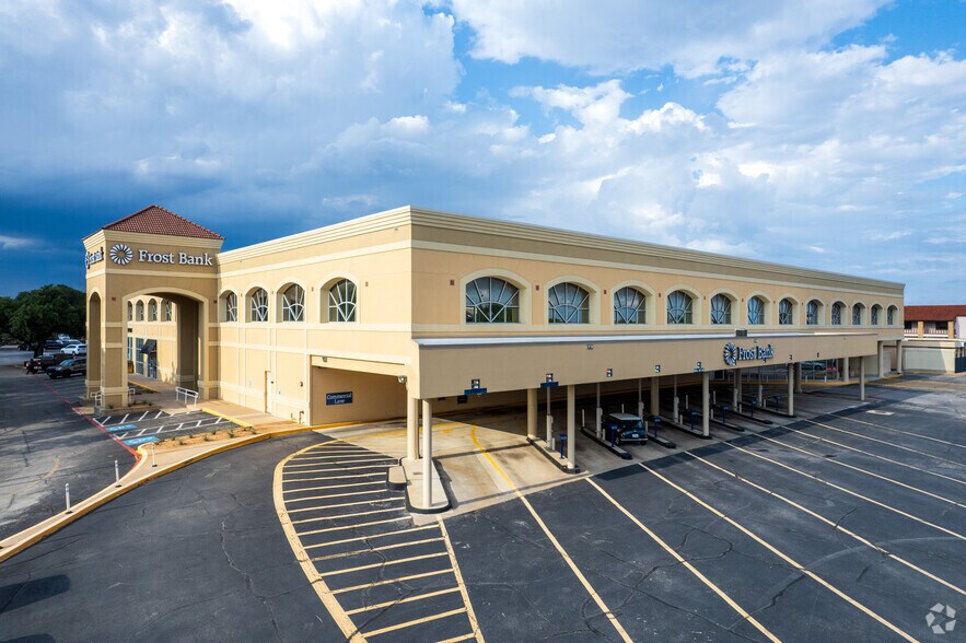 More Photos Of 6115 Camp Bowie Blvd, Fort Worth General Retail For Lease