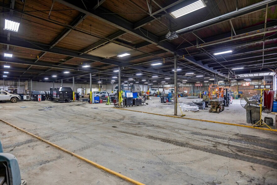 More Photos Of 808 Rhoads Ave, Columbus Warehouse For Sale