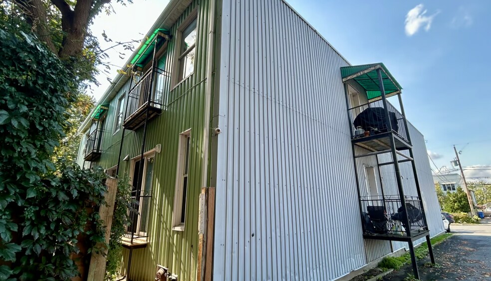 More Photos Of 1522 Rue Saint-Joseph, Longueuil Apartments For Sale