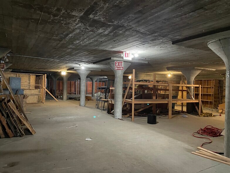 More Photos Of 7930 Mack Ave, Detroit Warehouse For Sale