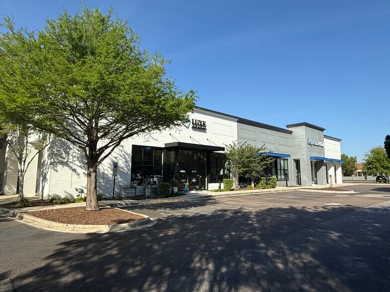 More Photos Of 1799 N Highway 17, Mount Pleasant Storefront For Lease