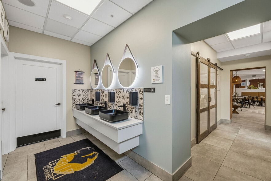 More Photos Of 402 Center St, Lewiston Restaurant For Sale