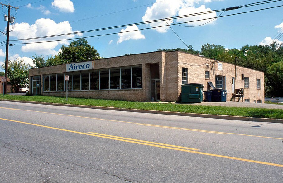 More Photos Of 8913-8915 Brookville Rd, Silver Spring Warehouse For Lease