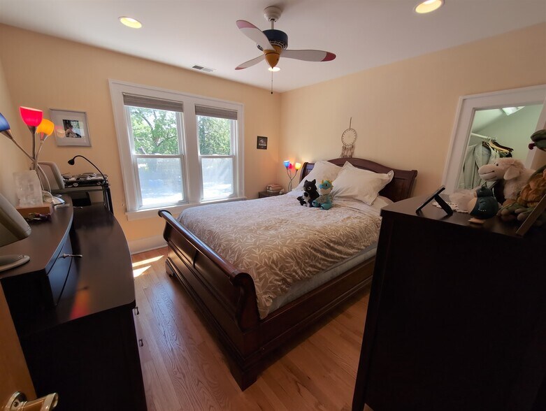 More Photos Of 417 N Hough St, Barrington Office For Sale