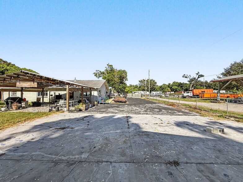 More Photos Of 7813 Leo Kidd Ave, Port Richey Flex For Sale