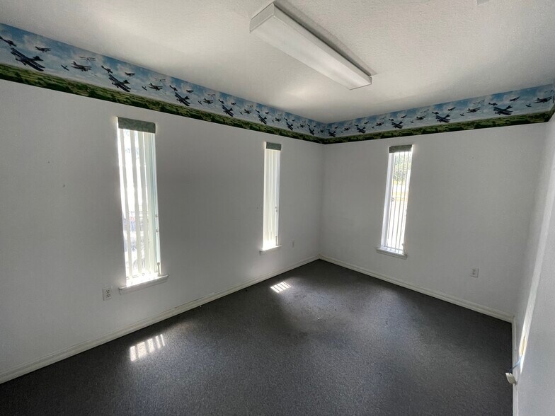 More Photos Of 2145 US Highway 441, Leesburg Office For Lease