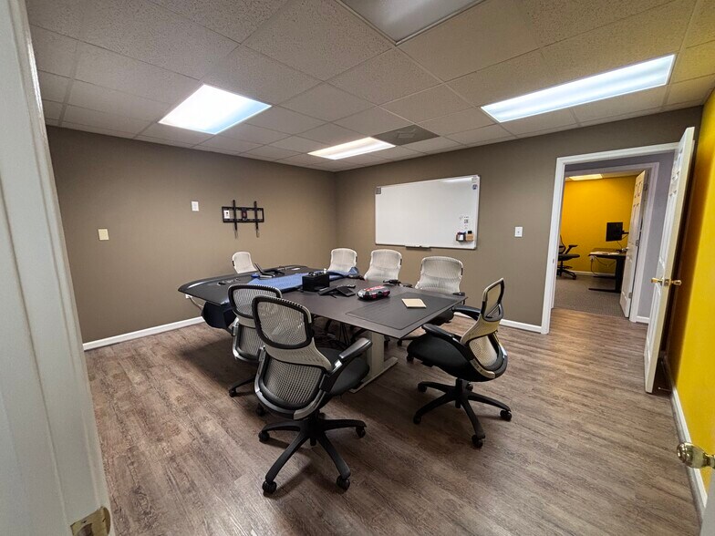 More Photos Of 8270 Industrial Pl, Alpharetta Distribution For Lease