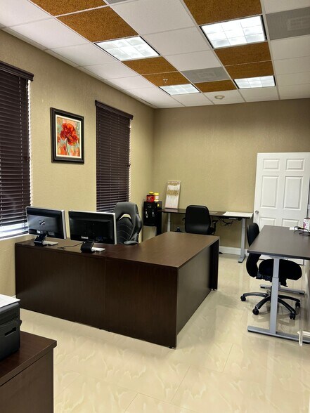 More Photos Of 4175 S Pipkin Rd, Lakeland Office For Lease