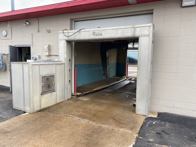 More Photos Of 1025 W 4th St, Monroe Carwash For Sale