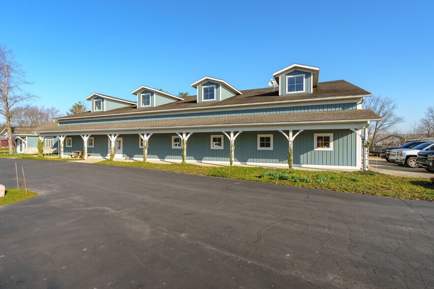 More Photos Of 8700 N 32nd St, Richland General Retail For Lease