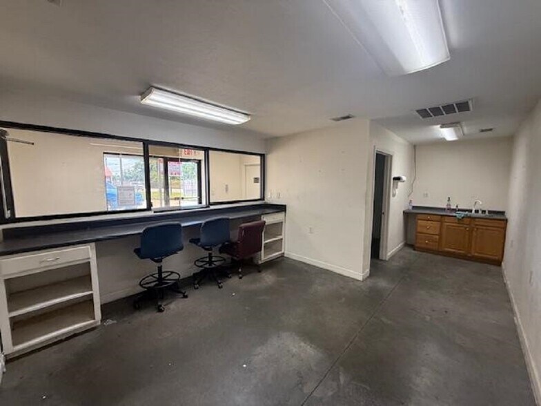 More Photos Of 1107 Reynolds Ave, Greenwood Industrial For Sale
