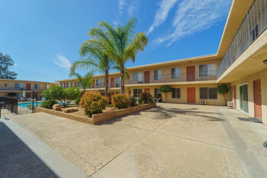 More Photos Of 12430 Oak Knoll Rd, Poway Apartments For Sale