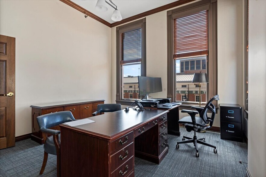 More Photos Of 200 S 6th St, Springfield Office For Sale