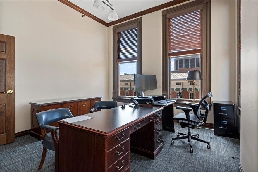 More Photos Of 200 S 6th St, Springfield Office For Lease