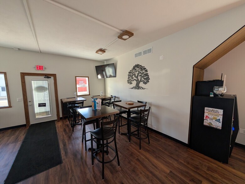 More Photos Of 518 W Main St, Kirkland Freestanding For Sale