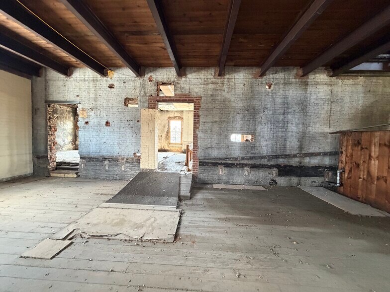 More Photos Of 120 Buffalo st, Johnson City Flex For Sale