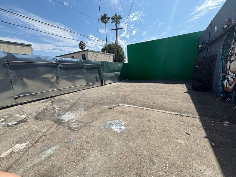 More Photos Of 10843 Burbank Blvd, North Hollywood Office For Lease