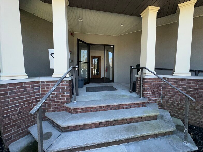 More Photos Of 121 Union Ave, Middlesex Office Residential For Lease