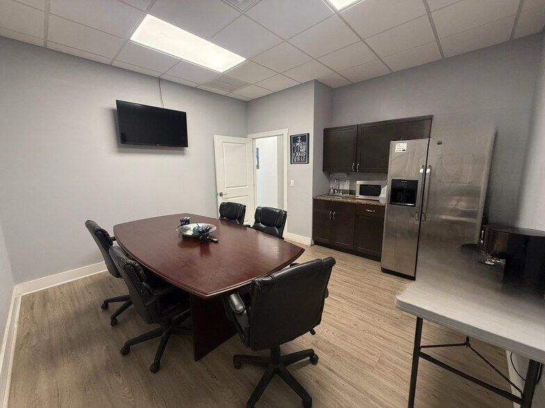 More Photos Of 6860 28th St Cir, Sarasota Warehouse For Sale