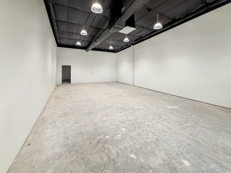 More Photos Of 1016 Main st, Lovington Storefront For Sale