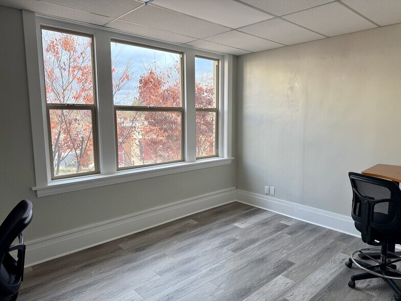 More Photos Of 101-107 Main St, Roseville Office For Lease