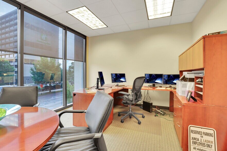 More Photos Of 141 E Town St, Columbus Office Residential For Lease