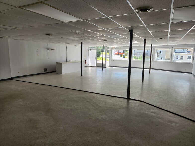 More Photos Of 92 Pine St, Laconia Convenience Store For Sale