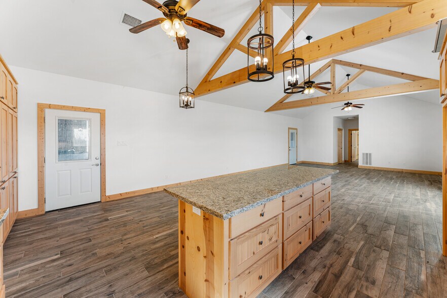 More Photos Of 9702 Surrey Ln, Richmond Light Distribution For Sale