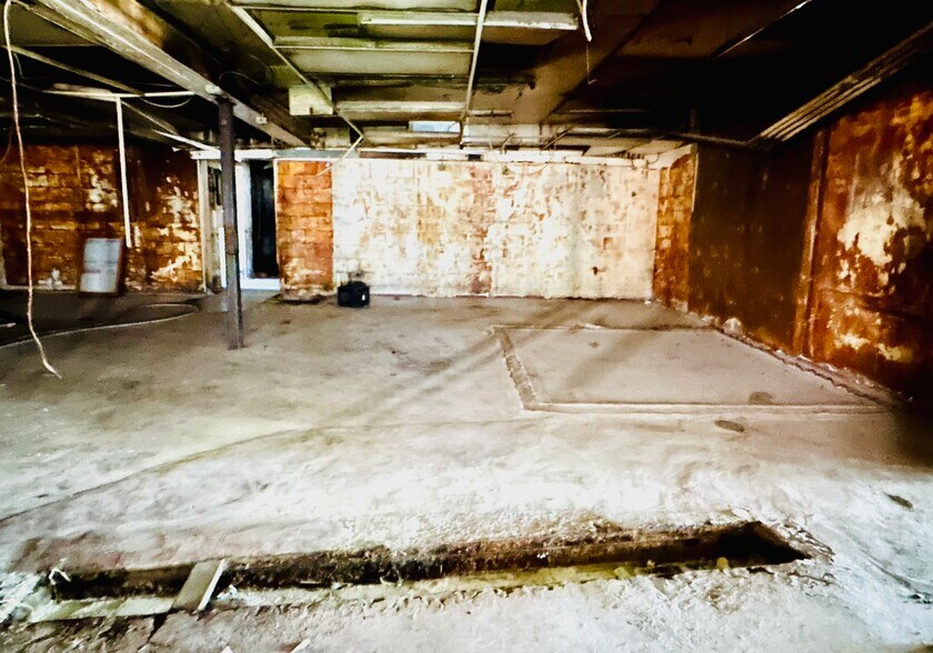 More Photos Of 1801 9th St, Wichita Falls General Retail For Sale