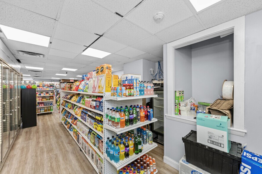 More Photos Of 491-499 Broadway, Everett Storefront Retail Residential For Lease