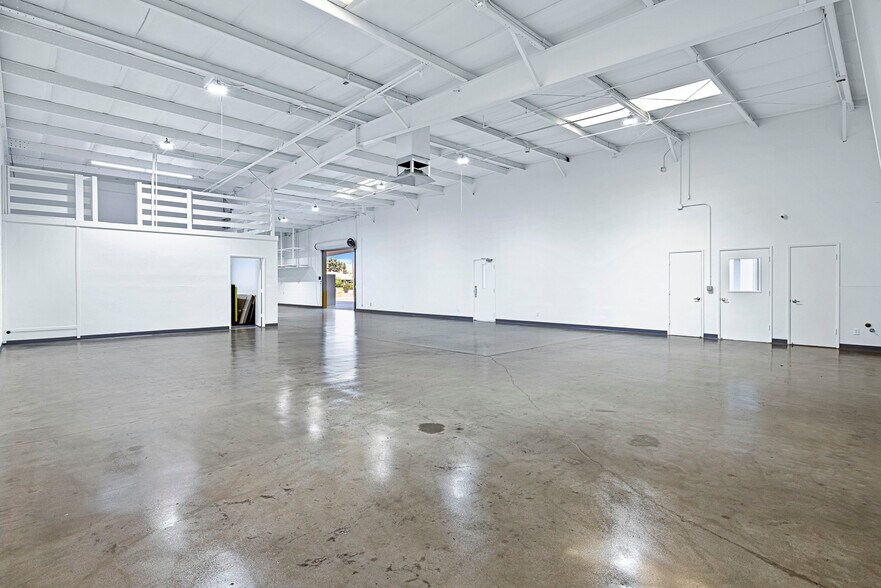 More Photos Of 245 M St, Fresno Warehouse For Lease