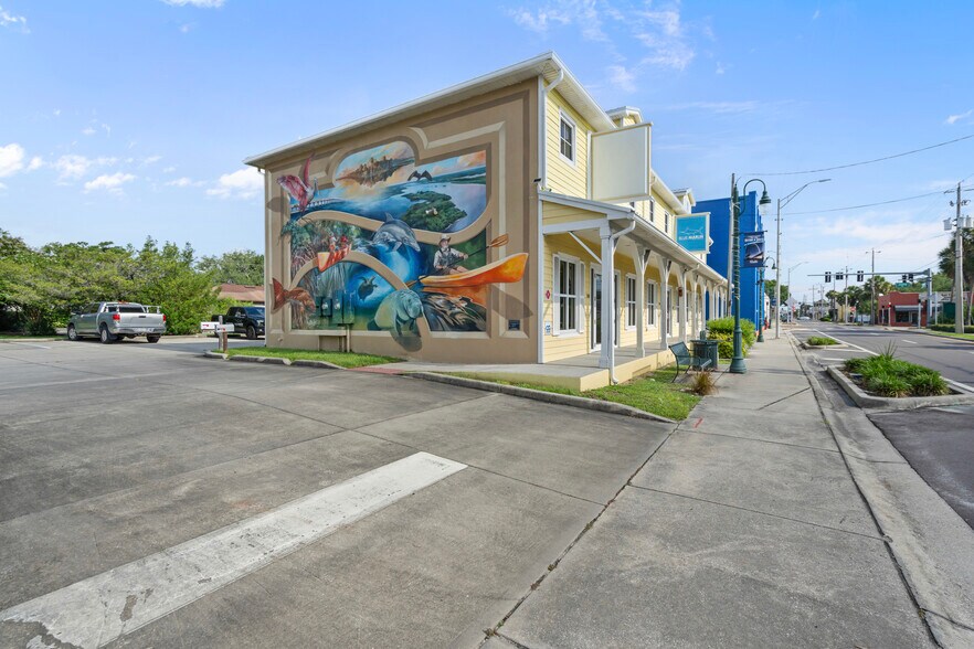 More Photos Of 410 S Hopkins Ave, Titusville Storefront For Lease