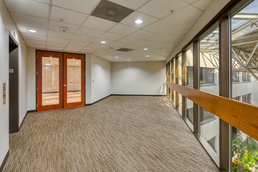 More Photos Of 405 N Reo St, Tampa Office For Lease